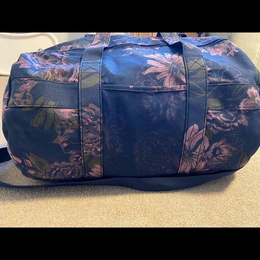 Women’s duffle bag